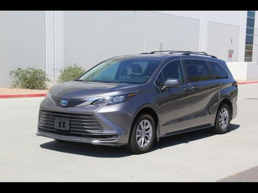 2024 Toyota Sienna LE