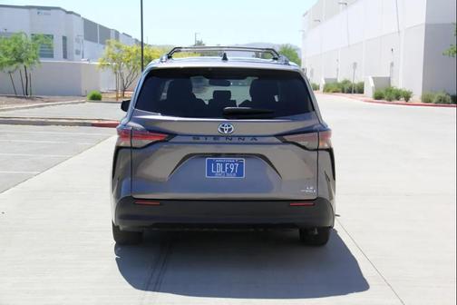 2024 Toyota Sienna LE