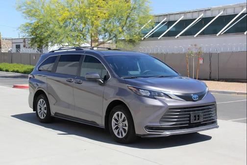 2024 Toyota Sienna LE