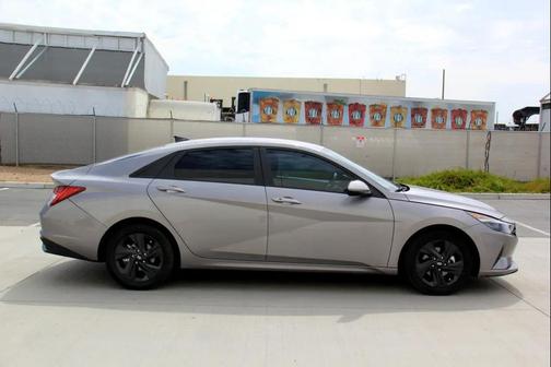 2022 Hyundai ELANTRA HEV Blue