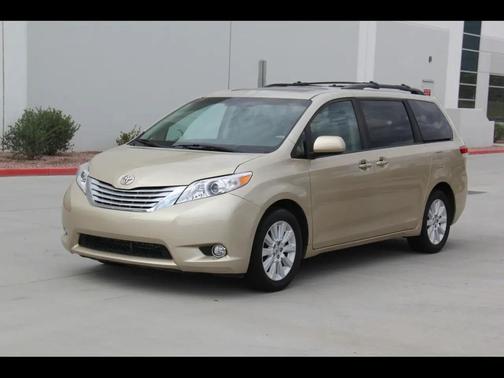 Tan 2014 Toyota Sienna XLE