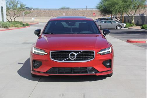 2019 Volvo S60 T6 R-Design