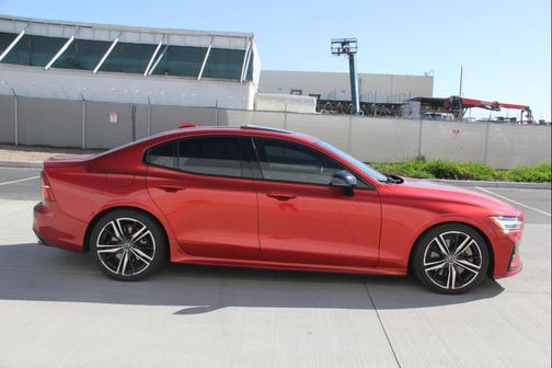2019 Volvo S60 T6 R-Design