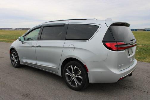 2022 Chrysler Pacifica L