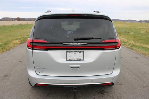 2022 Chrysler Pacifica L