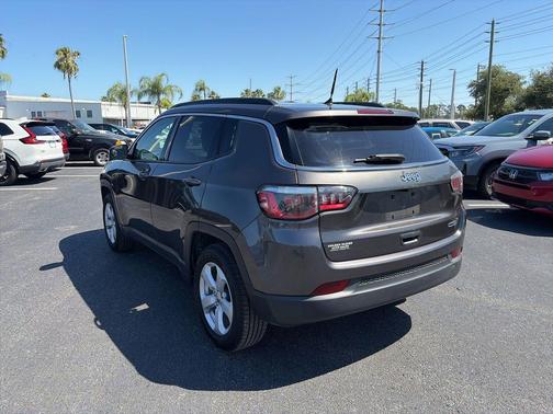 Granite Crystal Metallic Clearcoat 2018 Jeep Compass Latitude