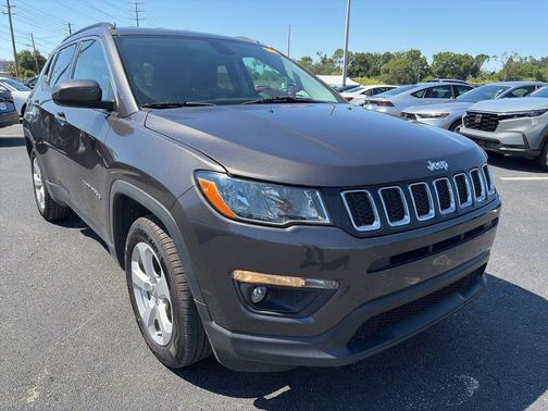 Granite Crystal Metallic Clearcoat 2018 Jeep Compass Latitude