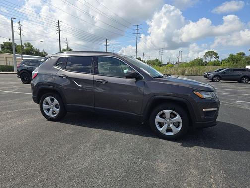 Granite Crystal Metallic Clearcoat 2018 Jeep Compass Latitude