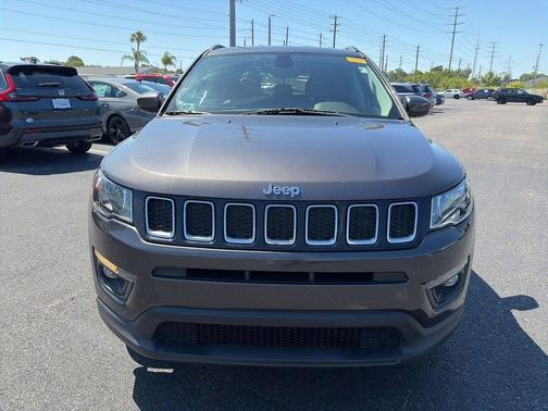 Granite Crystal Metallic Clearcoat 2018 Jeep Compass Latitude