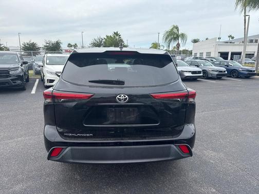 2022 Toyota Highlander L