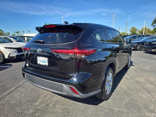 2022 Toyota Highlander L