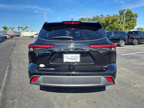 2022 Toyota Highlander L