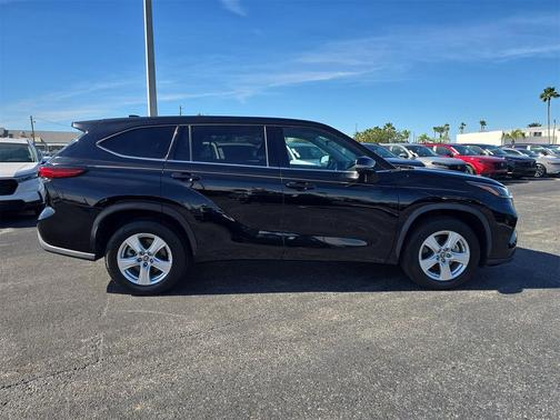 2022 Toyota Highlander L