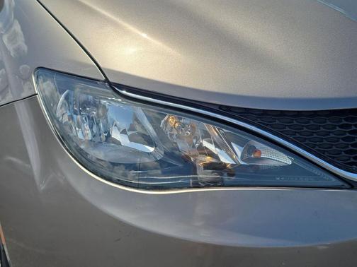 Molten Silver 2017 Chrysler Pacifica Touring