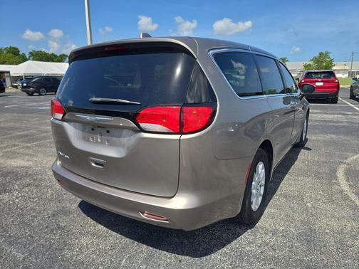 Molten Silver 2017 Chrysler Pacifica Touring