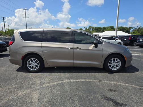 Molten Silver 2017 Chrysler Pacifica Touring