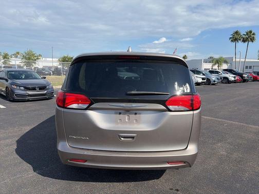 Molten Silver 2017 Chrysler Pacifica Touring
