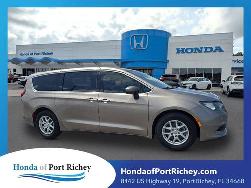 Molten Silver 2017 Chrysler Pacifica Touring
