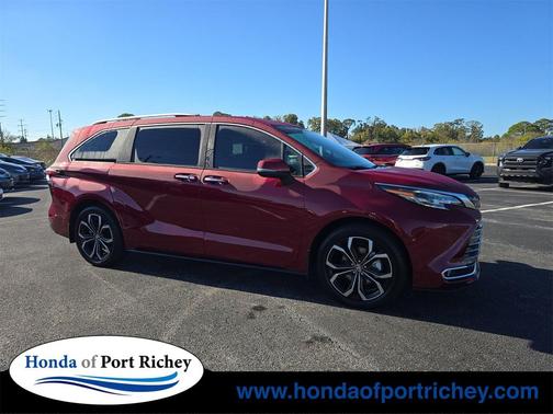 2025 Toyota Sienna Platinum