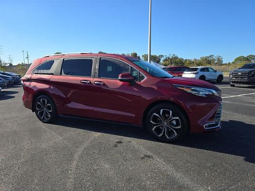 2025 Toyota Sienna Platinum