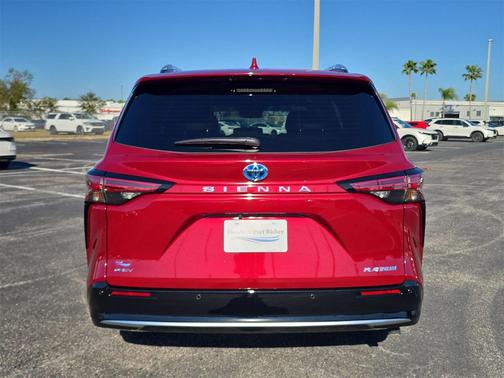 2025 Toyota Sienna Platinum