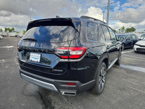2025 Honda Pilot Touring 8-Passenger