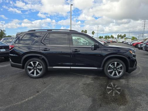 2025 Honda Pilot Touring 8-Passenger