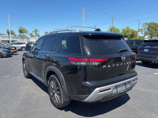 2024 Nissan Pathfinder SL FWD
