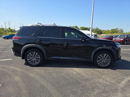 Super Black 2024 Nissan Pathfinder SL FWD
