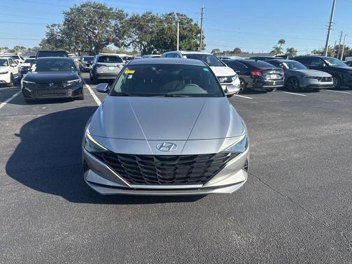 2022 Hyundai ELANTRA SEL