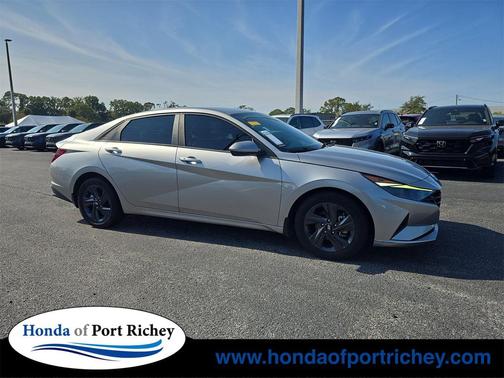 2022 Hyundai ELANTRA SEL