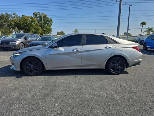 2022 Hyundai ELANTRA SEL