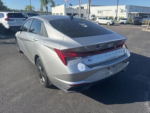 2022 Hyundai ELANTRA SEL