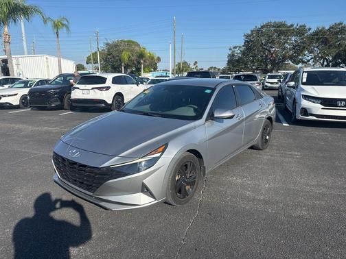 2022 Hyundai ELANTRA SEL