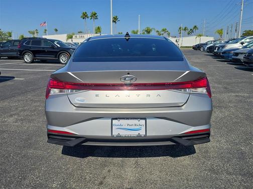 2022 Hyundai ELANTRA SEL