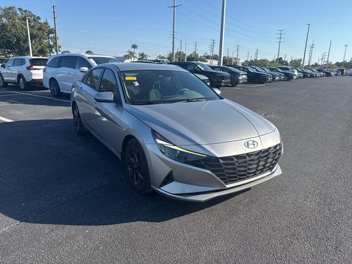 2022 Hyundai ELANTRA SEL