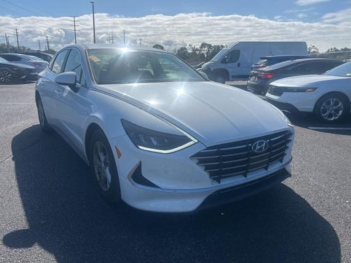 2022 Hyundai SONATA SE