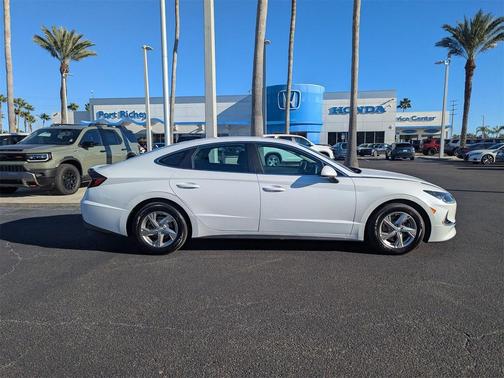 2022 Hyundai SONATA SE