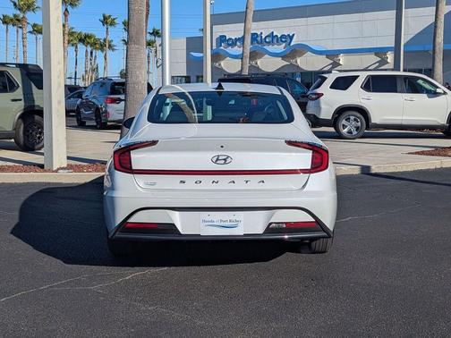 2022 Hyundai SONATA SE