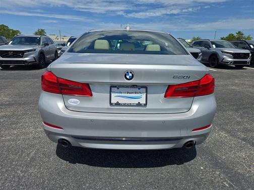 2018 BMW 530 530i