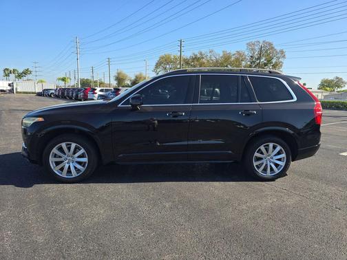 2016 Volvo XC90 T6 Momentum