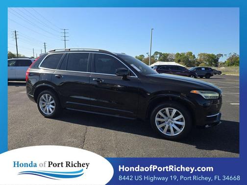 2016 Volvo XC90 T6 Momentum