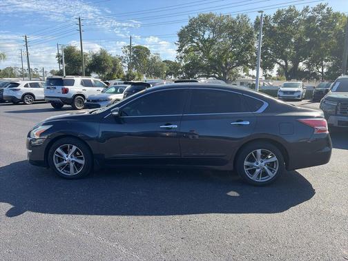 Storm 2015 Nissan Altima 2.5 SV