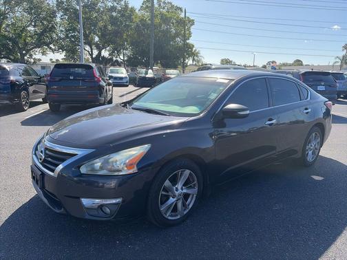 Storm 2015 Nissan Altima 2.5 SV