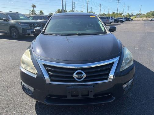 Storm 2015 Nissan Altima 2.5 SV