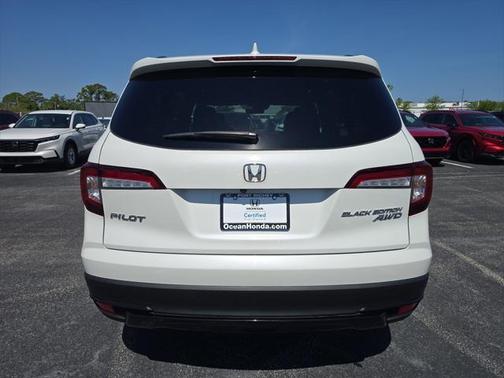 2022 Honda Pilot AWD Black Edition