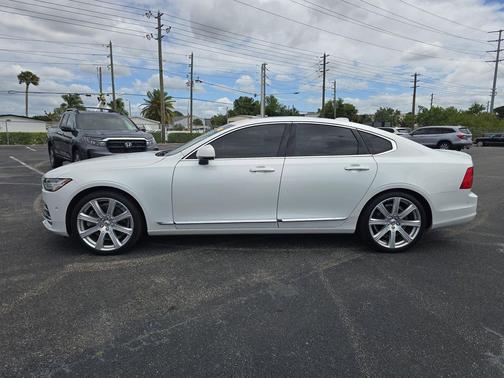 Crystal White Pearl 2017 Volvo S90 T6 Inscription