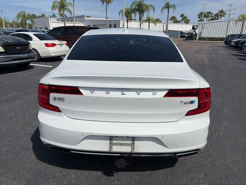 Crystal White Pearl 2017 Volvo S90 T6 Inscription