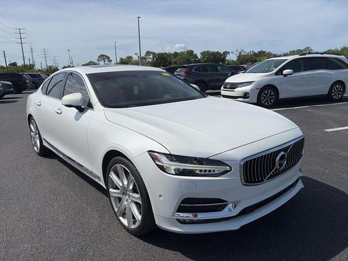 Crystal White Pearl 2017 Volvo S90 T6 Inscription