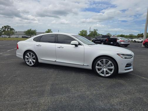 Crystal White Pearl 2017 Volvo S90 T6 Inscription